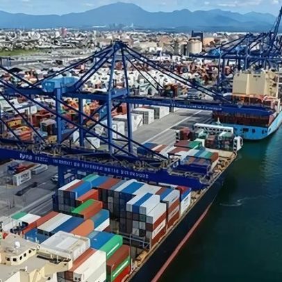 Portos brasileiros podem atingir limite de contêineres até 2030, diz estudo