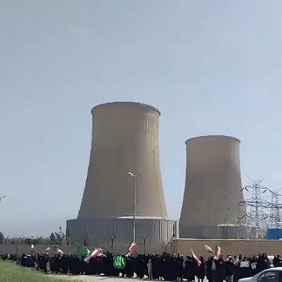 Iranianos formam corrente humana em usinas após ameaças dos EUA