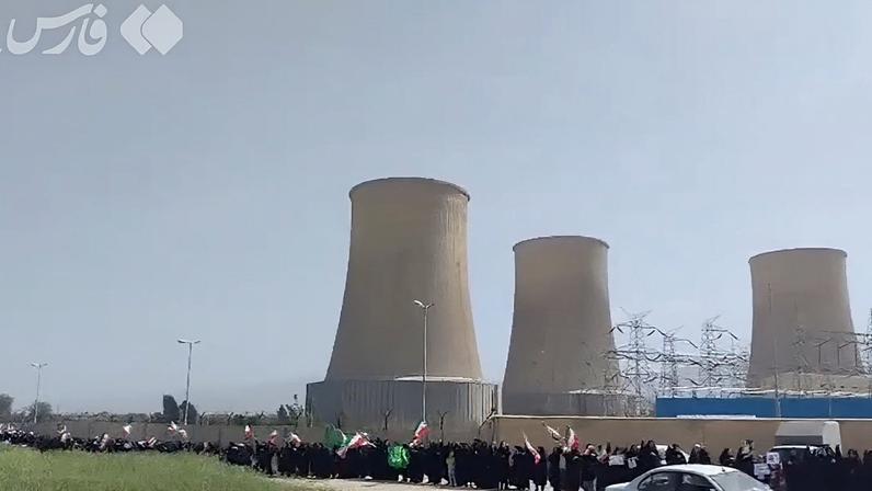 Iranianos formam corrente humana em usinas após ameaças dos EUA