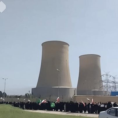 Iranianos formam corrente humana em usinas após ameaças dos EUA