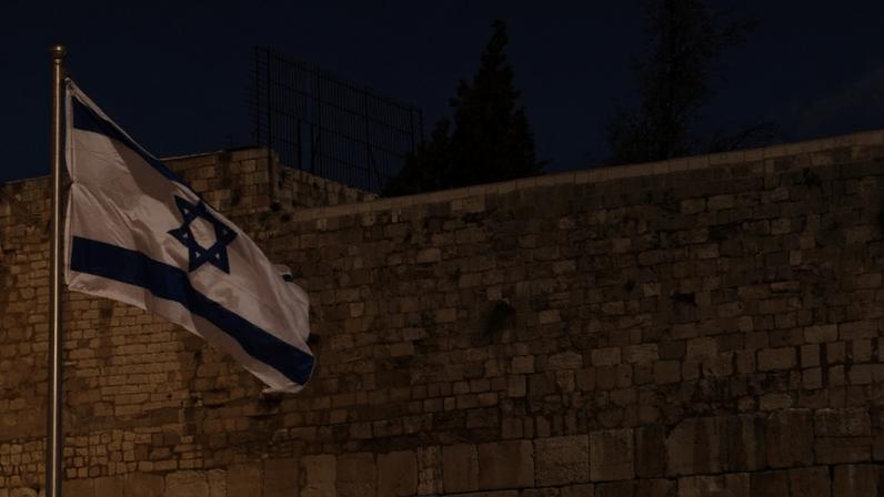 Publicações das Forças de Defesa de Israel relatam ataques na região de Dibbin e acusam o Hezbollah de violar cessar-fogo