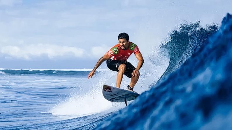 Ítalo Ferreira em ação no WSL Finals, em Fiji