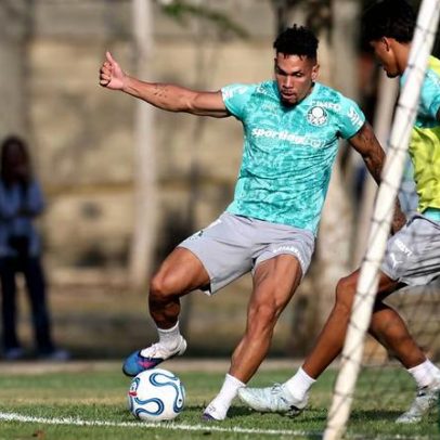 Paulinho viaja com Palmeiras, mas fica fora da estreia da Liberta