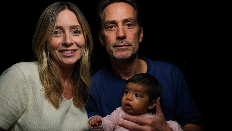 Tiffany Score e Steven Mills tiveram filha sem relação biológica com eles
