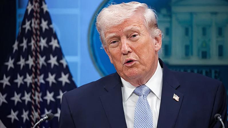 Presidente americano começou a estabelecer prazos em 21 de março para forçar o Irã a reabrir Ormuz (Foto: Bloomberg)