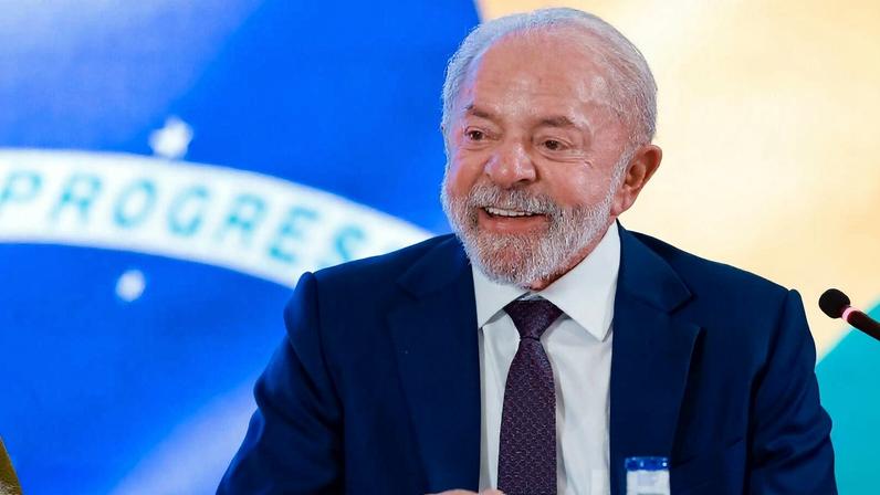 Lula passou por dois procedimentos nesta sexta