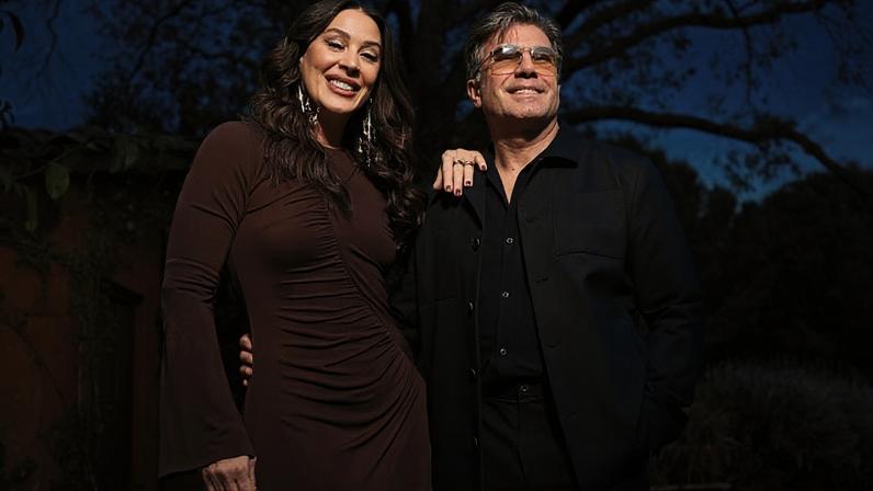 Claudia Raia surge com os 3 filhos em casamento na Europa