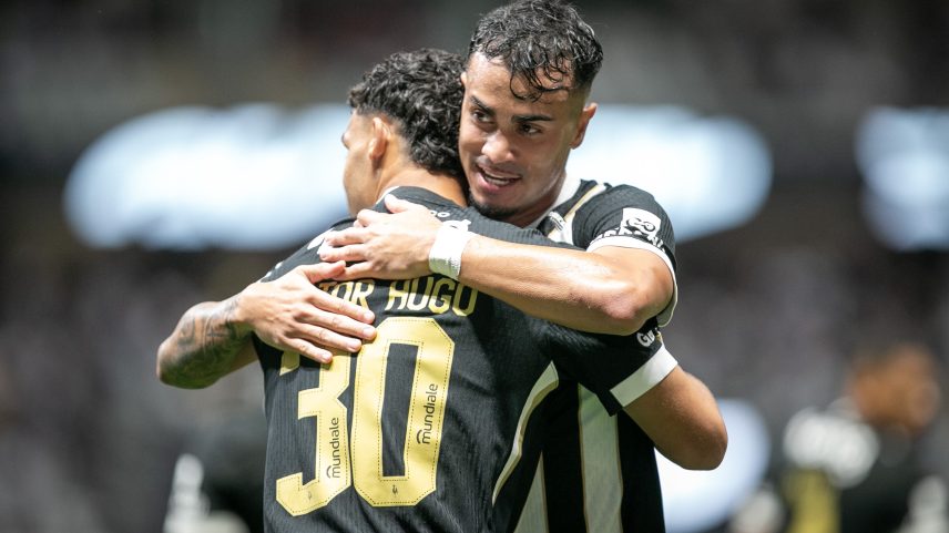 Victor Hugo comemora gol do Atlético-MG contra o Athletico-PR