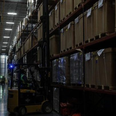 Escassez de galpões logísticos eleva preços e intensifica competição por espaços