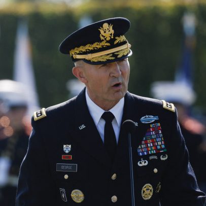 Secretário de Defesa dos EUA pede demissão do Chefe do Estado-Maior do Exército