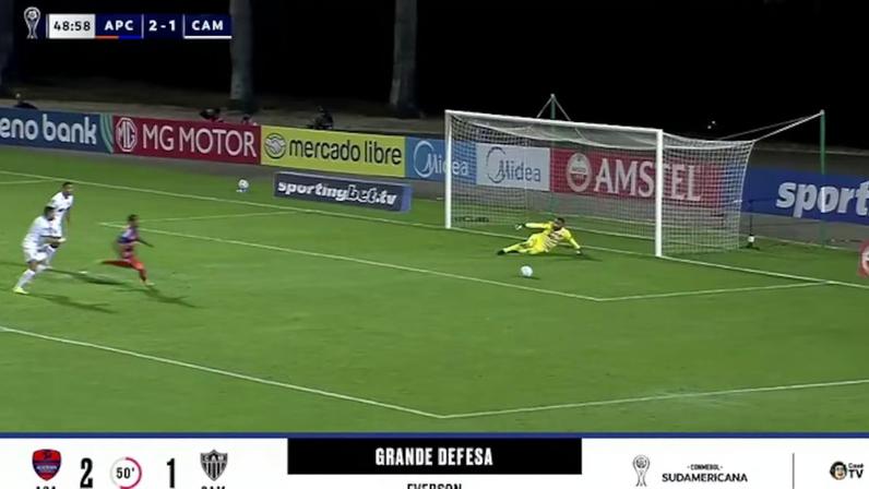 Everson salva Atlético-MG com o pé e evita o terceiro gol do Puerto Cabello-VEN