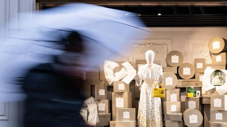 A guerra diminuiu a demanda em lugares como Dubai e complicou as perspectivas econômicas globais, afetando 6% das vendas totais da LVMH.