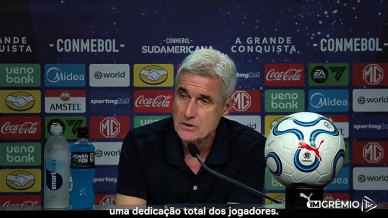 Técnico do Grêmio valoriza triunfo contra o Deportivo Riestra pela Sul-Americana e quer sequência de resultados positivos para time retomar confiança.