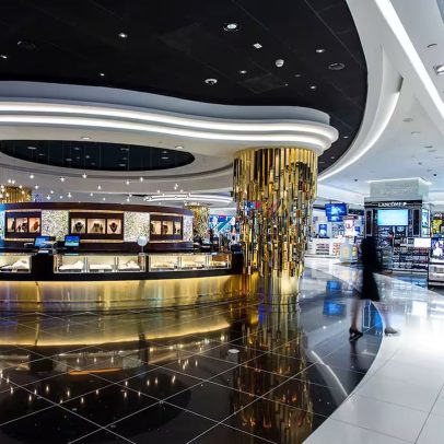Vendas de marcas de luxo caem com guerra no Oriente Médio afetando aeroportos