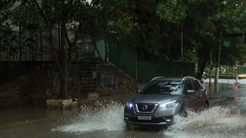 Registro de dia chuvoso em São Paulo.