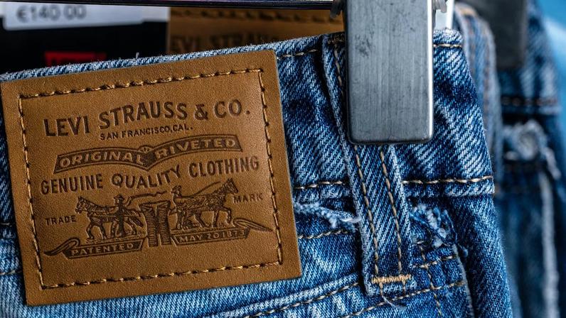 Levi's tag.