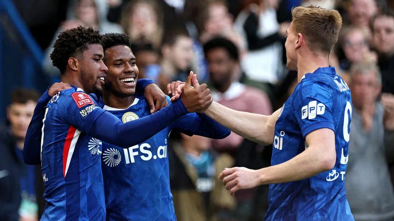 Chelsea avança às semis da Copa da Inglaterra com gols de brasileiros