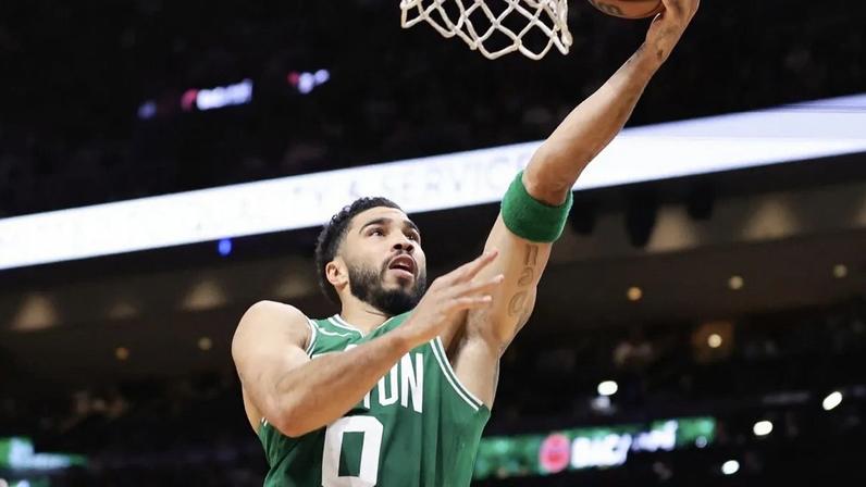 Tatum faz triplo-duplo e Celtics derrotam Heat