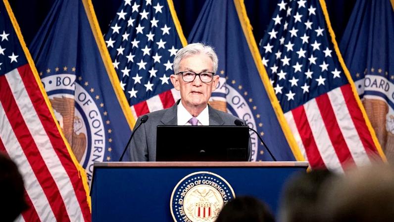 WASHINGTON, DC - 31 DE JULHO: O presidente do Federal Reserve, Jerome Powell, discursa em uma entrevista coletiva após uma reunião do Comitê Federal de Mercado Aberto no Edifício William McChesney Martin Jr. do Conselho do Federal Reserve em 31 de julho de 2024 em Washington, DC.
