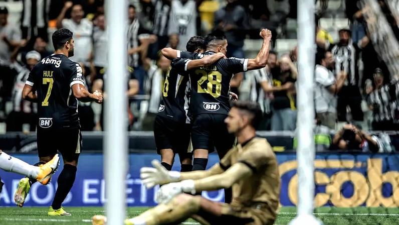 Jogadores comemoram gol contra o Ceará (Foto: Pedro Souza / Atlético)