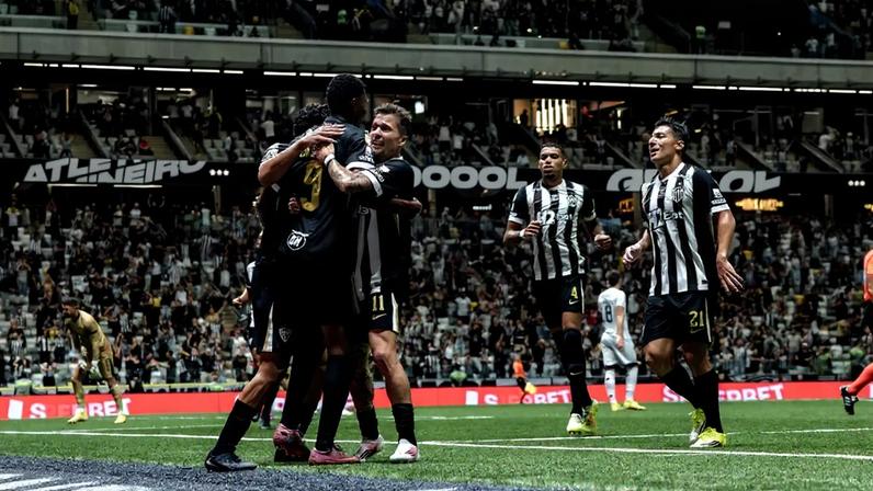 Jogadores comemorando gol contra o Ceará (Foto: Pedro Souza / Atlético)