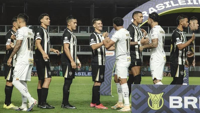 Jogadores de Atlético e Santos (Foto: Pedro Souza / Atlético)