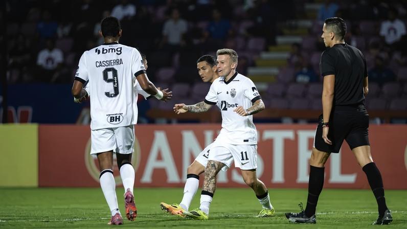 Domínguez muda planejamento do Atlético na Sul-Americana para recuperação