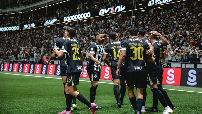 Jogadores do Galo comemoram gol contra o Athletico (Foto: Pedro Souza / Atlético)