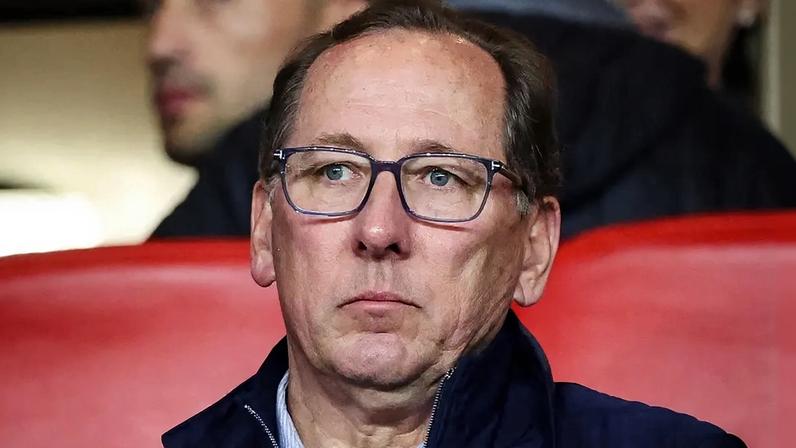 John Textor, dono da SAF do Botafogo, foi afastado do Lyon (Foto: Clement Mahoudeau/AFP)