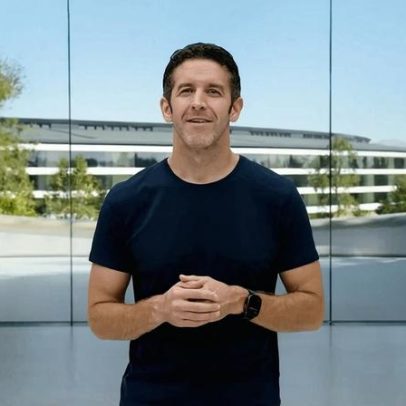 Quem é John Ternus, o novo CEO da Apple