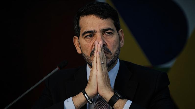 Força-tarefa tenta melhorar a imagem do governo na fraude do INSS. O Secretário de Comunicação, Sidônio Palmeira, Ministro da AGU (Advocacia-Geral da União), Jorge Messias e o ministro da CGU (Controladoria Geral da União), Vinícius de Carvalho e o presidente do INSS (Instituto Nacional do Seguro Social), Gilberto Waller no combate à fraude do INSS e em defesa dos aposentados contra empréstimos consignados irregulares, durante entrevista coletiva no Palácio do Planalto