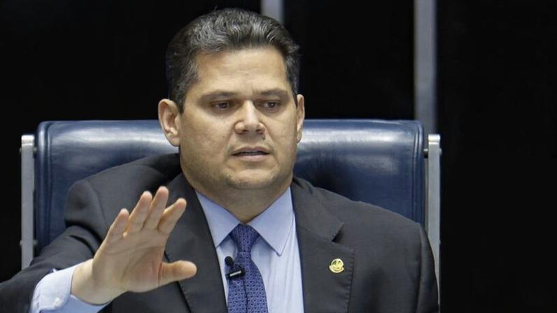 Alcolumbre afirma que apenas opinou ao prever placar de Messias no Senado