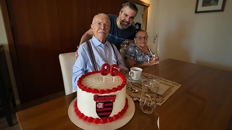 José Sarney celebra os 96 anos ao lado da família