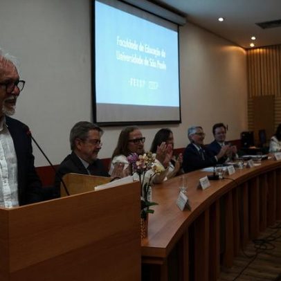 Diretoria da Faculdade de Educação reitera compromisso com educação pública