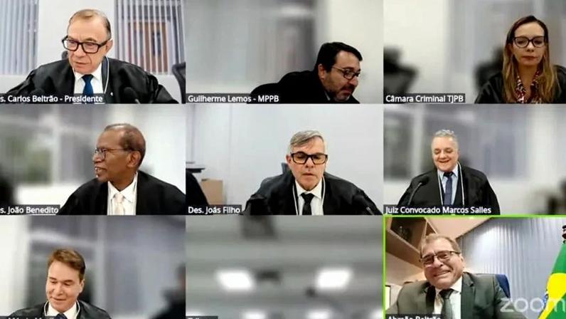 "[…] além de se postar ao lado da bandeira, também traja um paletó e uma gravata verde-oliva, talvez fazendo referência ao 31 de março", declarou o juiz Marcos Salles