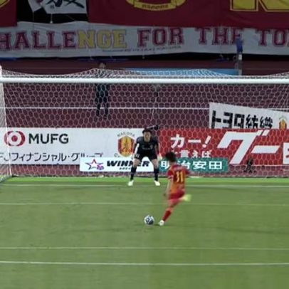 Nagoya Grampus x Avispa Fukuoka: pênalti marcado por Tomokitakamine