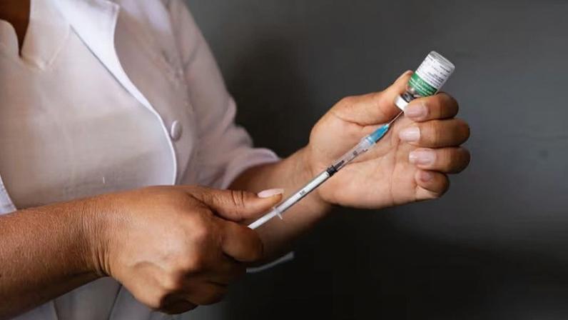 Equipes são treinadas para realizar a aplicação das doses de forma humanizada
