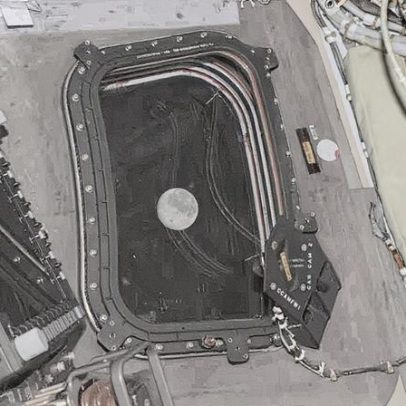 Astronautas da Artemis 2 realizam sobrevoo histórico da Lua