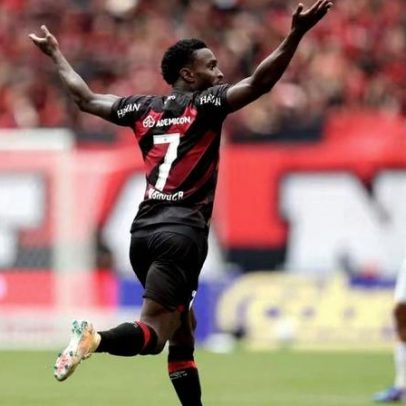 Athletico vence a Chapecoense em casa com autoridade