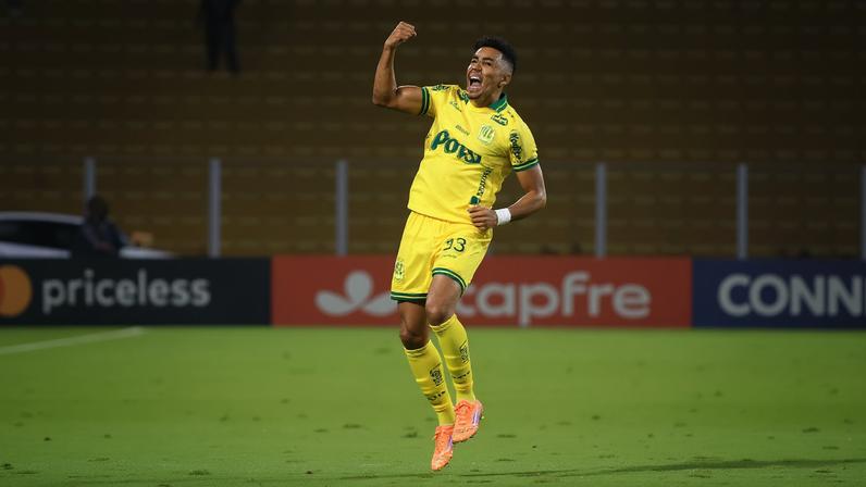 Eduardo comemora o primeiro gol do Mirassol na partida