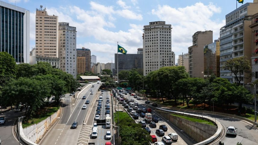 São Paulo: Distância geográfica do conflito e a estrutura produtora de petróleo de vários países da região estão entre os fatores de proteção para América Latina (Foto: Tuane Fernandes/Bloomberg)