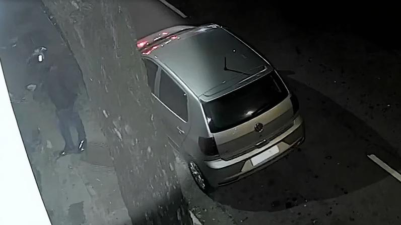 Vítima de 26 anos foi atingida por disparos ao reagir a um roubo na Vila Olímpia, chegou a ser socorrida e internada, mas não resistiu; caso é investigado como latrocínio