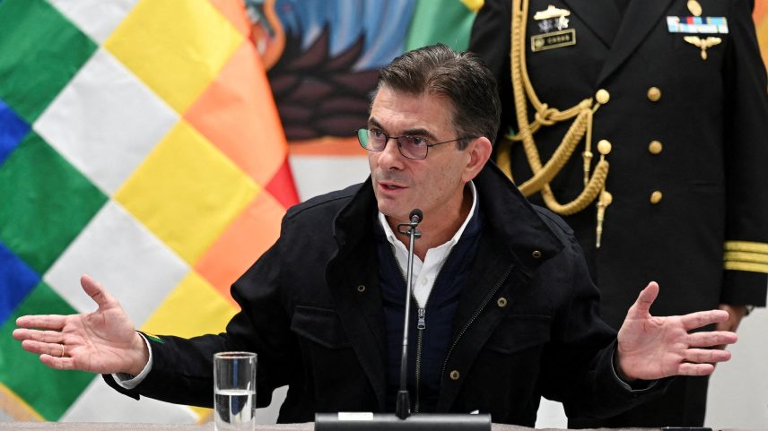 presidente Rodrigo Paz enfrenta desafios na governabilidade e demandas por aumento salarial