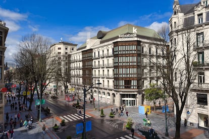 Kutxabank registra alta de 19% devido aos seguros e às comissões