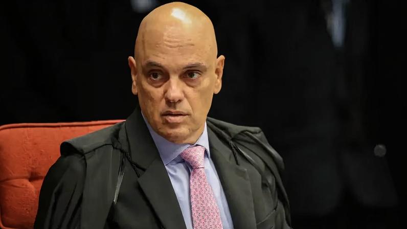 No relatório, Moraes diz que, nas últimas décadas, a democracia passou a ser fortemente atacada por novos grupos políticos