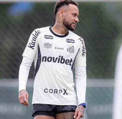 Presidente do Santos nega interessados em Neymar e pede cumprimento de contrato