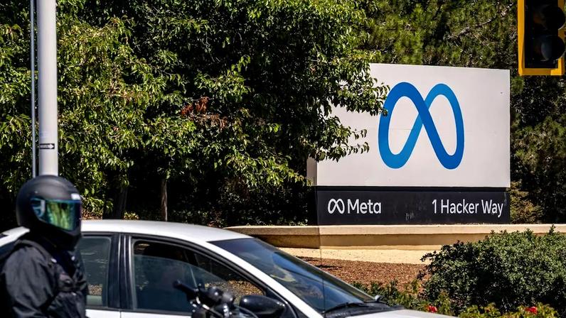 Redução de quadro e saídas voluntárias em Meta e Microsoft refletem esforço para enxugar custos e financiar expansão de IA