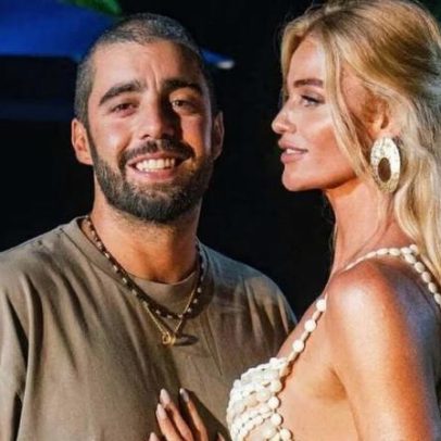 Pedro Scooby e Cintia apresentam a filha com a bisavó
