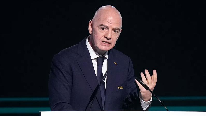 Gianni Infantino discursa em Vancouver durante Congresso da Fifa. Foto: Darryl Dyck/The Canadian Press via AP