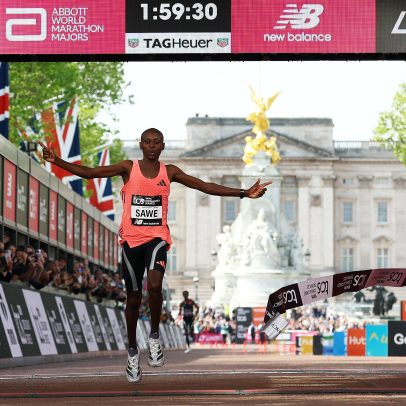 Recordista de maratona mantém foco na prova ao uso de super tênis